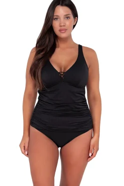 Plus Size|Underwire<Sunsets Escape Black Seagrass Texture Emerson Tankini Top